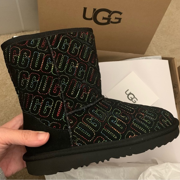 Ugg Kids Classic II Graphic Stitch Boot - Picture 1 of 5